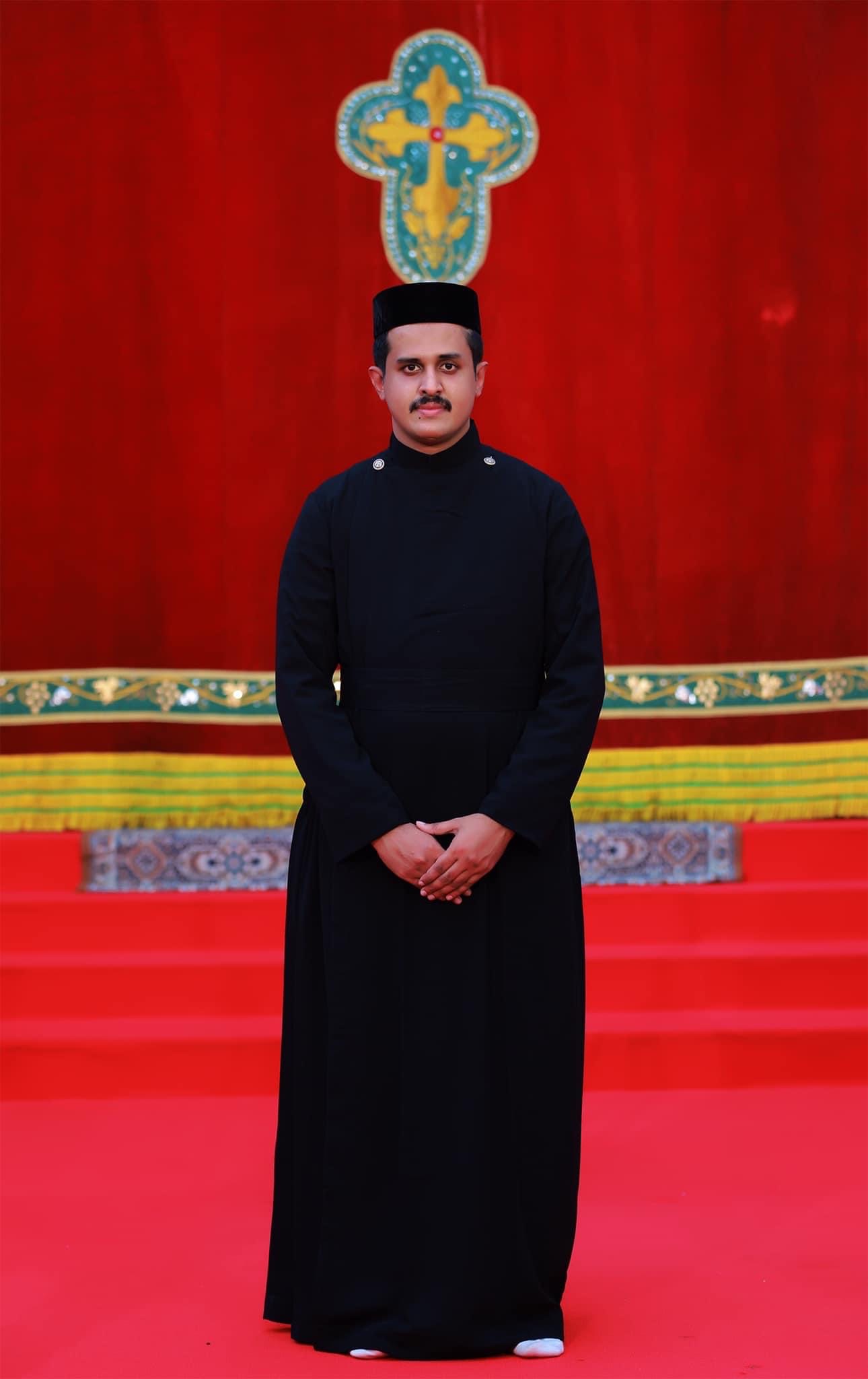 _resources/Liturgical Vestments of Deacons and Priests/c565953b602091b472e6204d2042d540_MD5.jpg