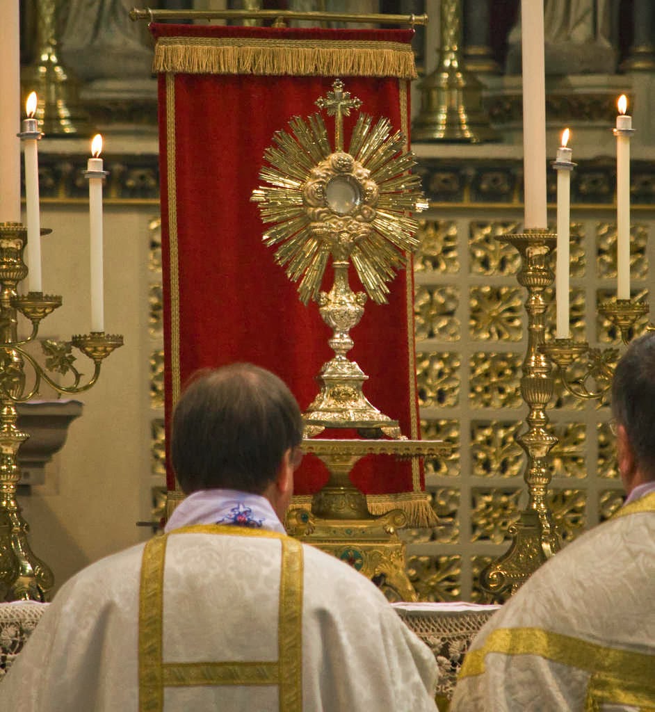 adoration+of+the+blessed+sacrament+-+Anglo-Catholicism+-+England+-+Peter+Cawford.jpg